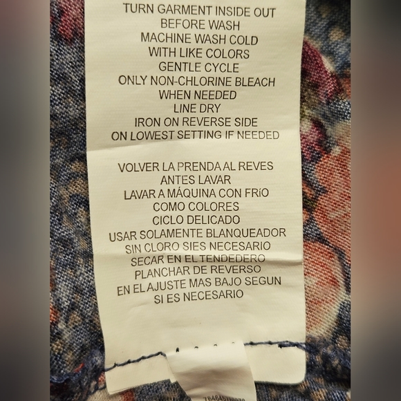5/$25 Blue and Red Floral Top - Picture 5 of 6